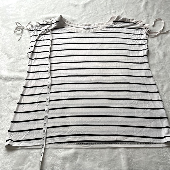 Reitmans Laced Shoulder Top - Picture 5 of 7